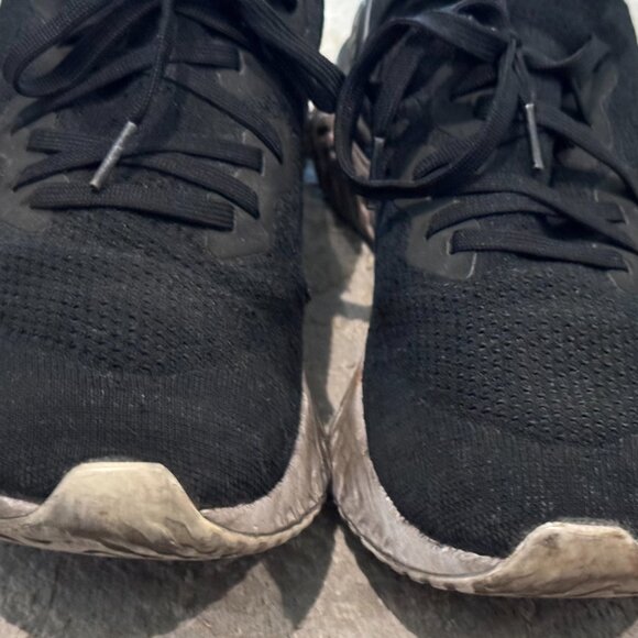 Nike BQ8928 002 Epic React Flyknit 2 Black White Men Tennis sneaker running B - Picture 4 of 15